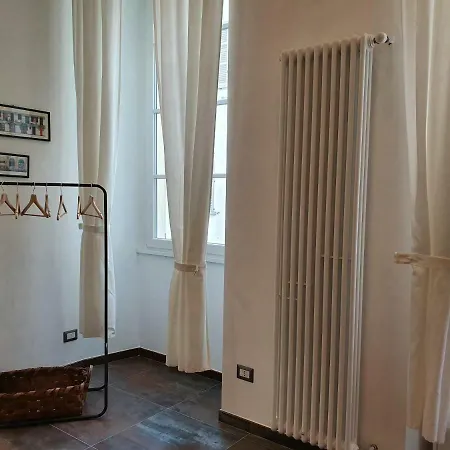 Red And Vanilla Apartment *